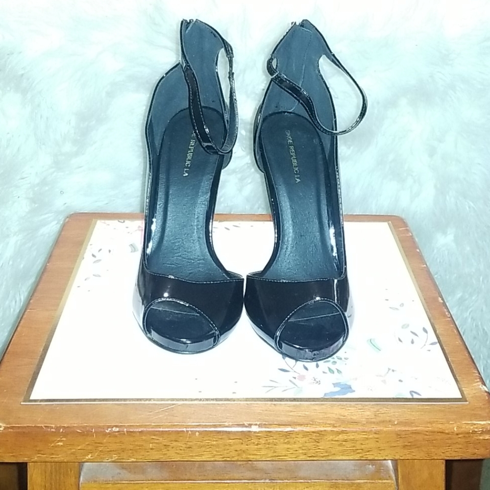 Black patent leather strappy peep toe dress sandal